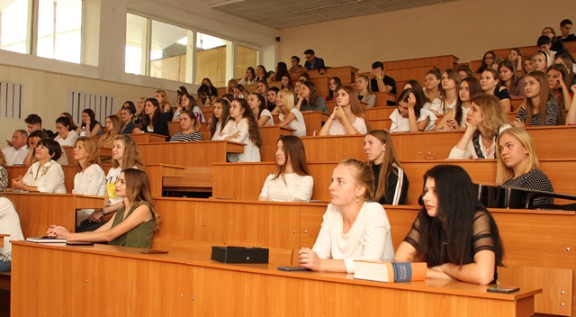 Переповнена зала під час зустрічі студентів із співробітниками Гете-Інституту